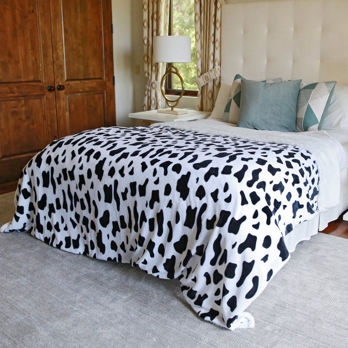 Animal World Sherpa Throw Blanket
